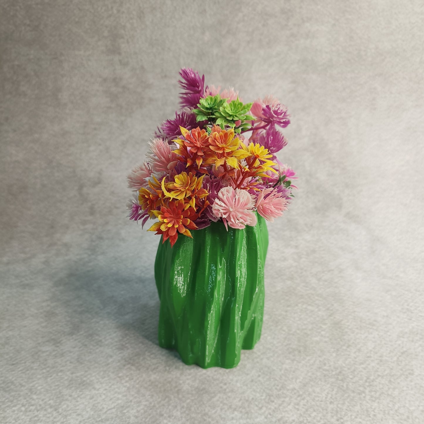 Draped Bark-Texture Flower Vase – Organic Tree Trunk Design Decorative Planter for Home & Office