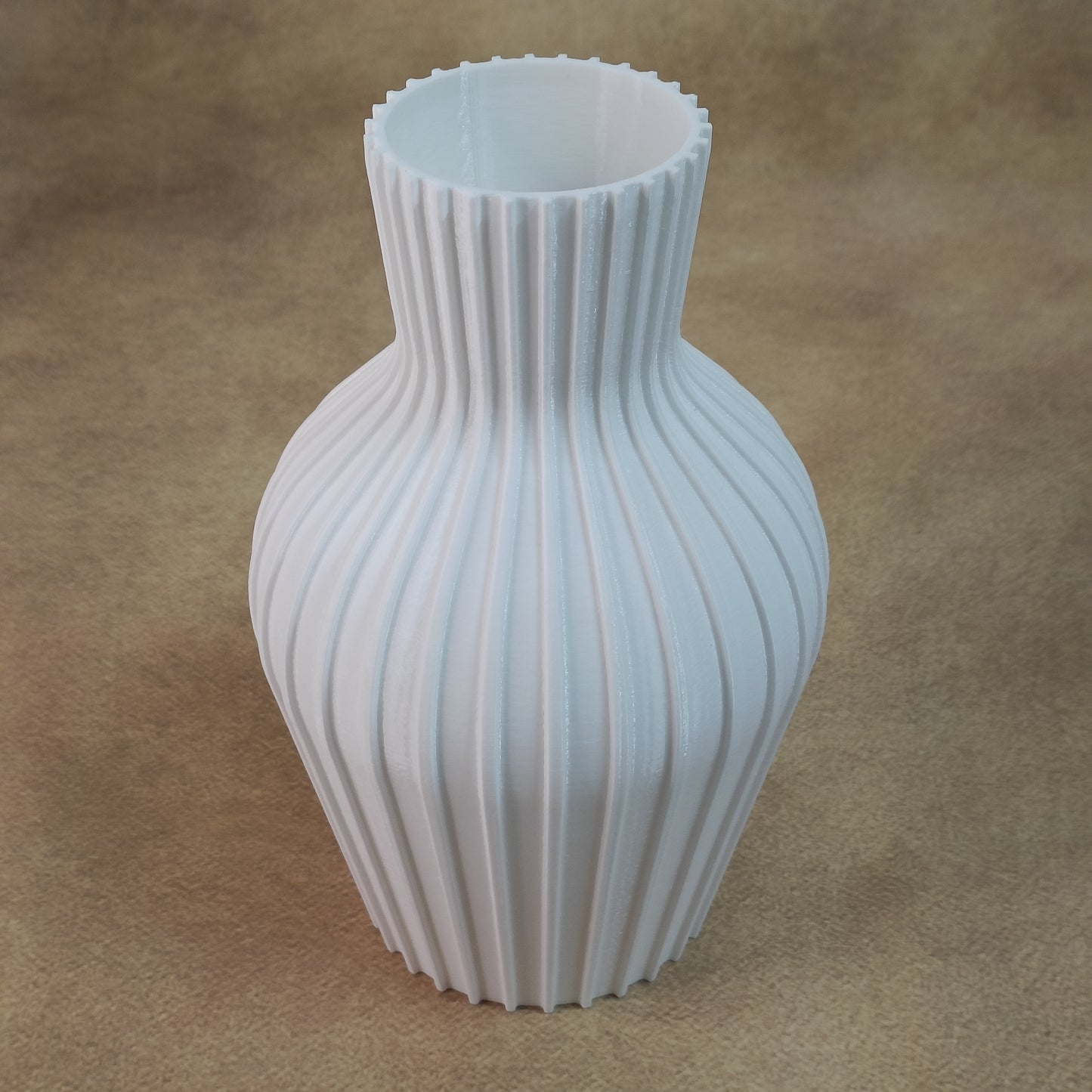 Elegant Curved White Flower Vase – Tall Decorative Pot for Home & Office Décor