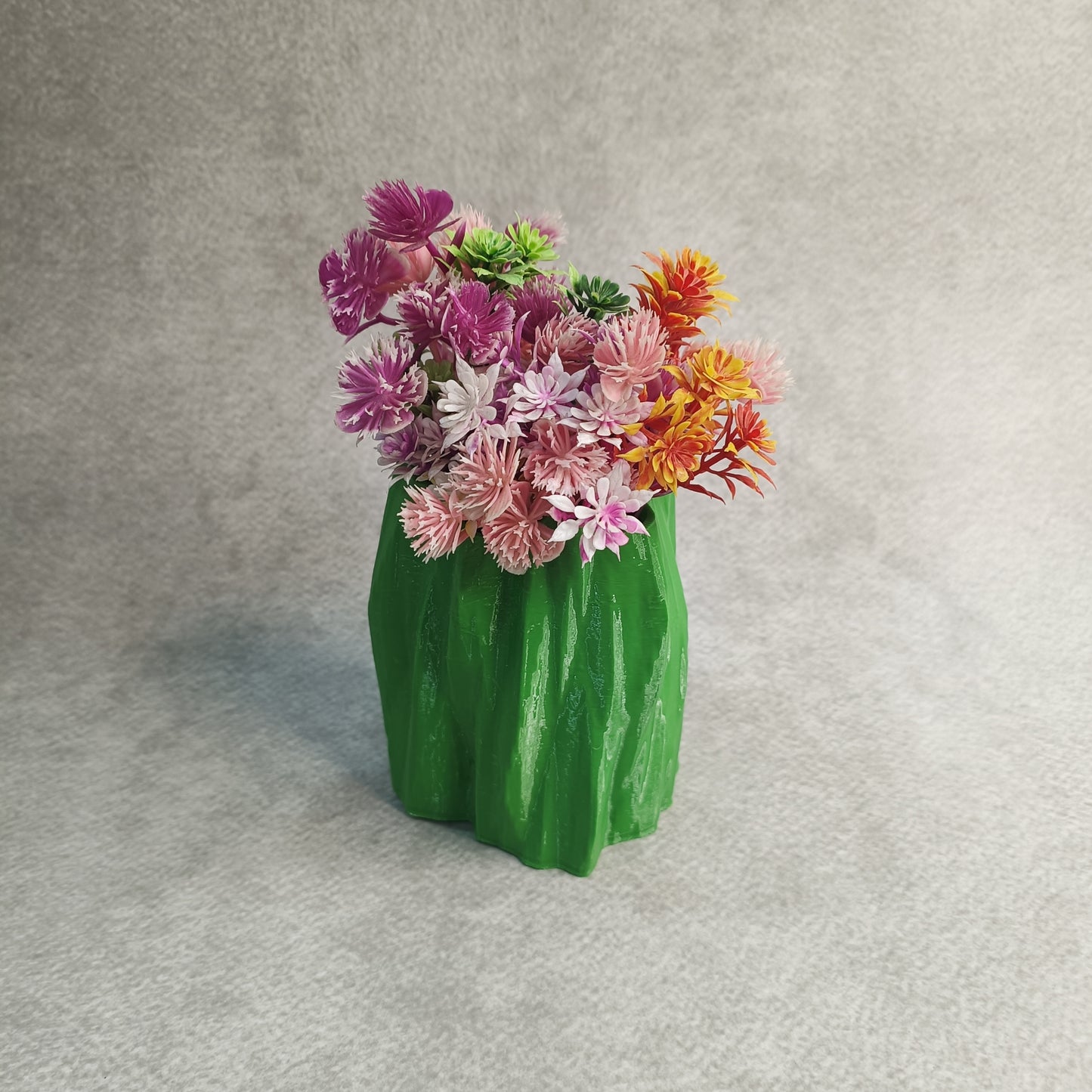 Draped Bark-Texture Flower Vase – Organic Tree Trunk Design Decorative Planter for Home & Office