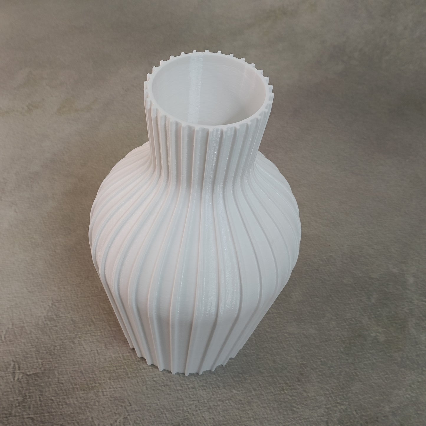 Elegant Curved White Flower Vase – Tall Decorative Pot for Home & Office Décor