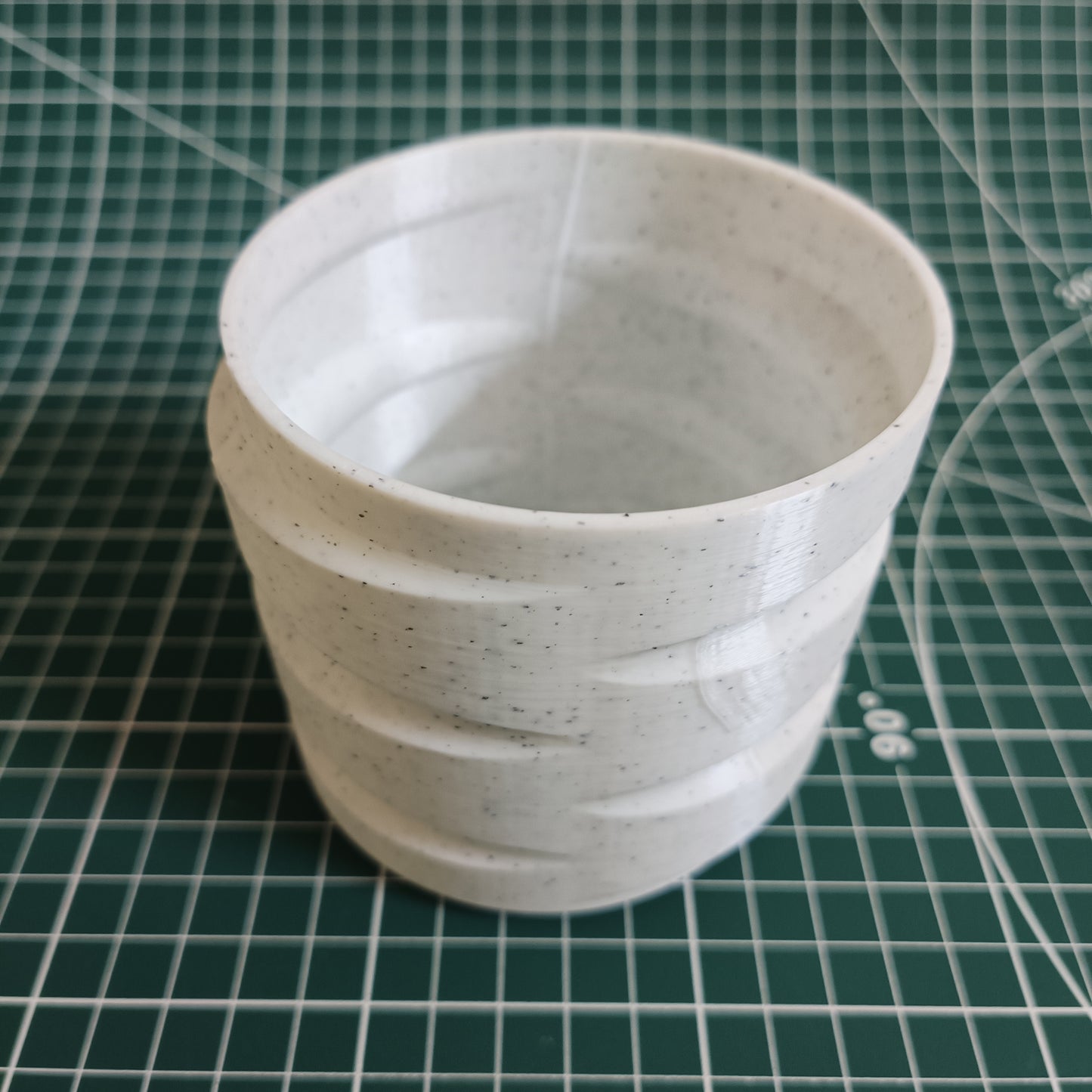 Layered Ridge Flower Pot – Minimal Decorative Pot for Indoor Plants