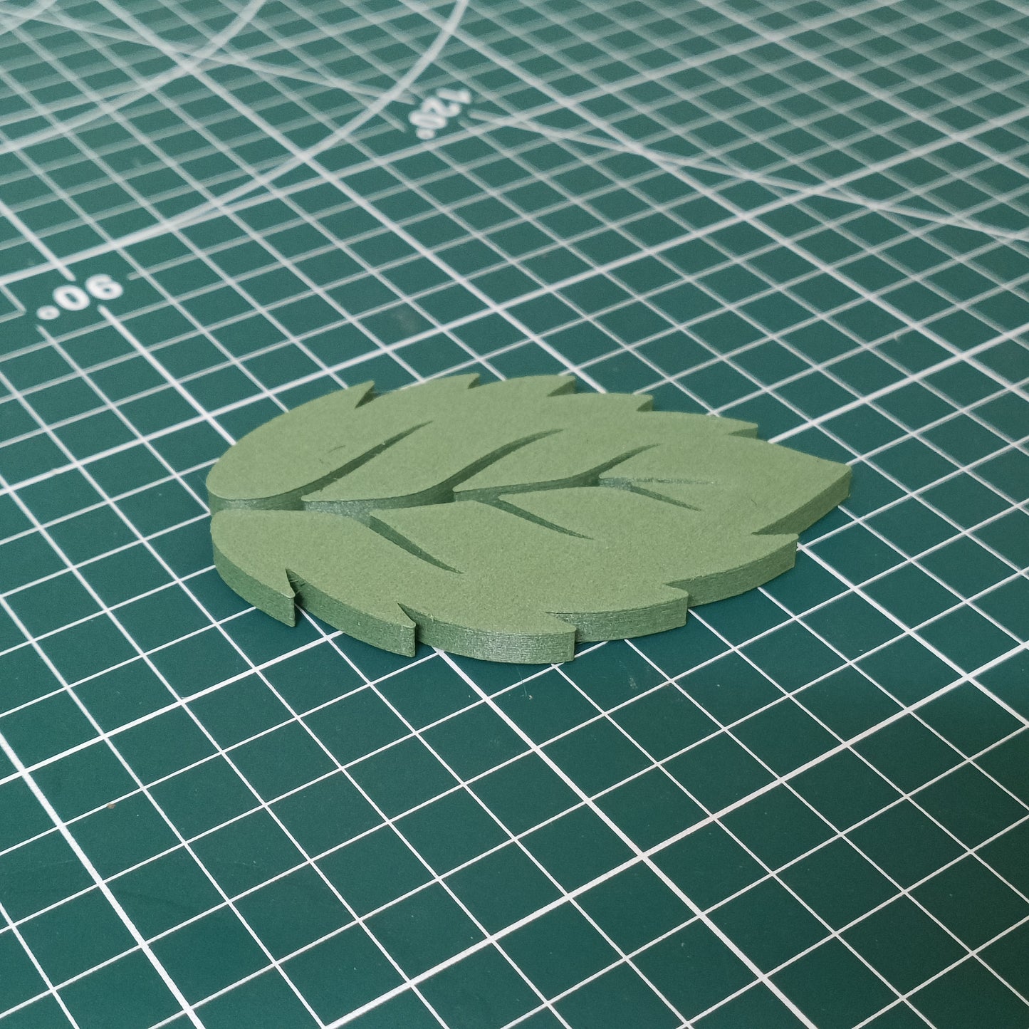 Leaf Shaped Coaster – Minimal & Aesthetic Table Decor